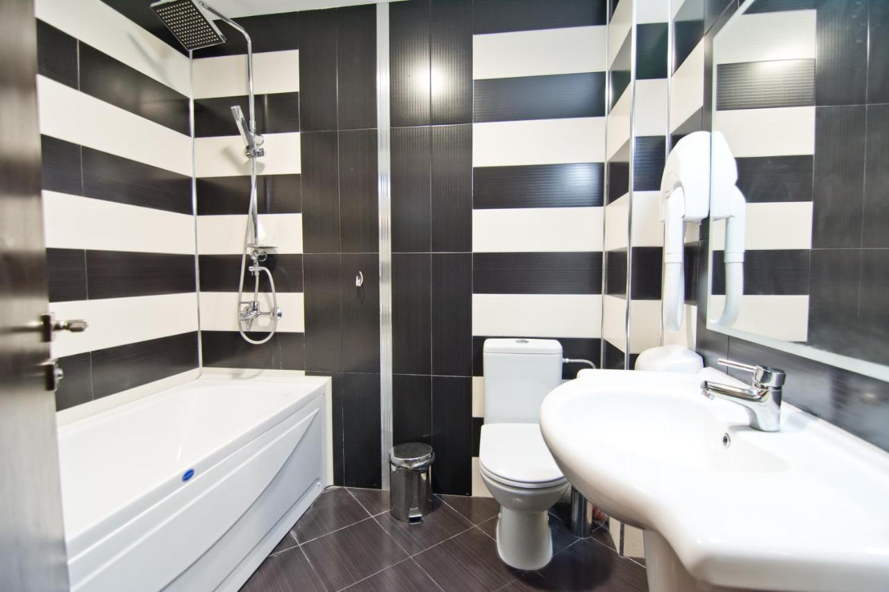 Hotel Romantika Haskovo Luaran gambar