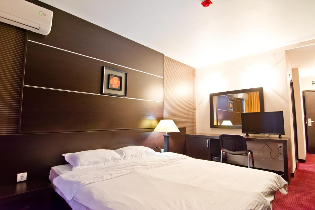 Hotel Romantika Haskovo Luaran gambar